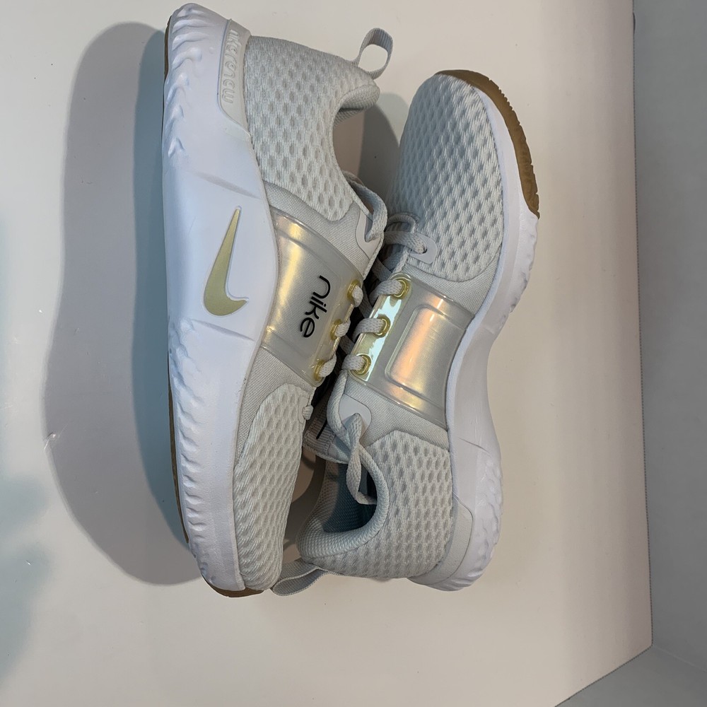 Women’s Size 7  Nike Renew In-Season TR 10 Platinum Tint Metallic Gold Star 2020