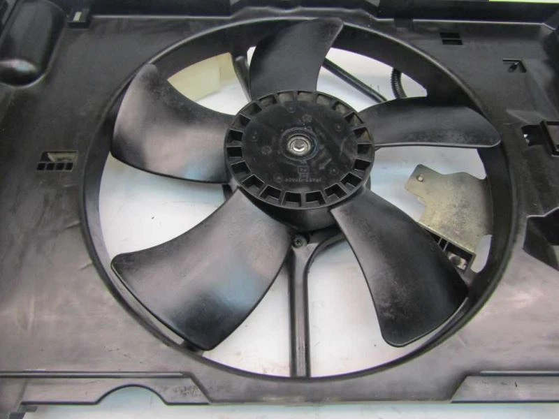 2007-2011 Nissan Versa conjunto de ventilador de refrigeração radiador motor lâmina cobertura garrafa  - Imagem 4 de 4
