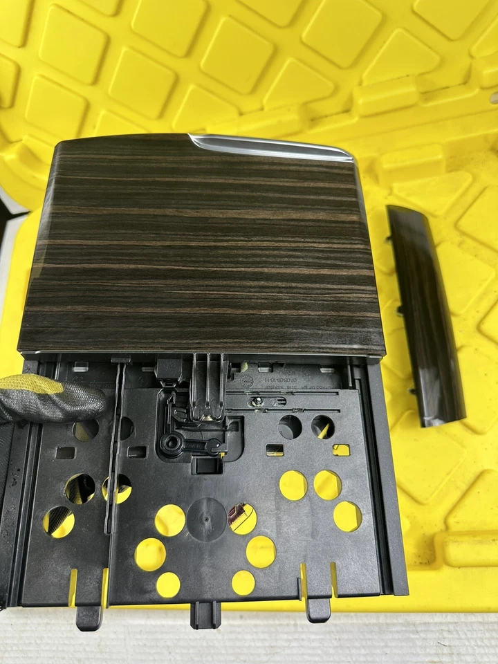 17-20 宝马 530I 540i 前中心控制台杯架托盘存储原始设备制造商 51166801508 — 第 4/4 张图片