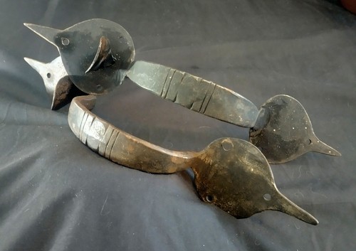 19.Jh. Suffolk Daumenriegel PAAR Türgriff, primitiv handgeschmiedet 12,5" lang