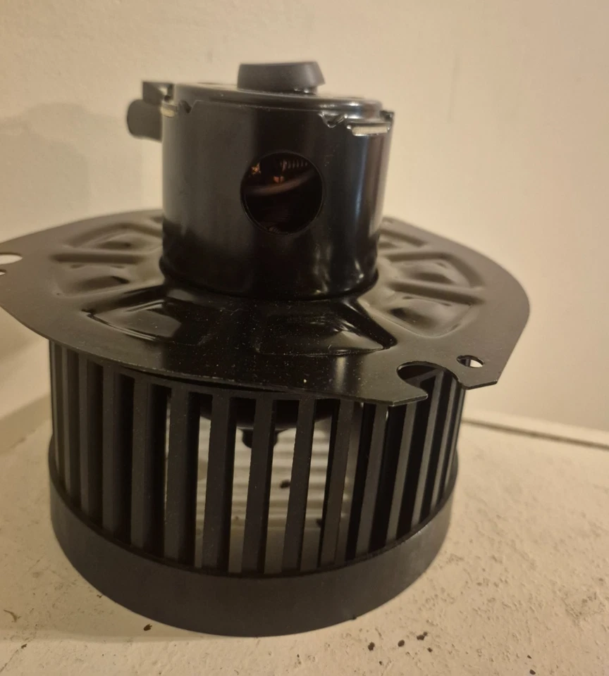 VDO PM9192 吹风机电机 后部 2000 - 2020 凯迪拉克凯雷德 GMC — 第 3/4 张图片