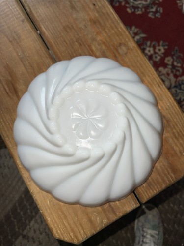 Vintage Hazel Atlas Swirl Milk Glass Bowl - Picture 3 of 3