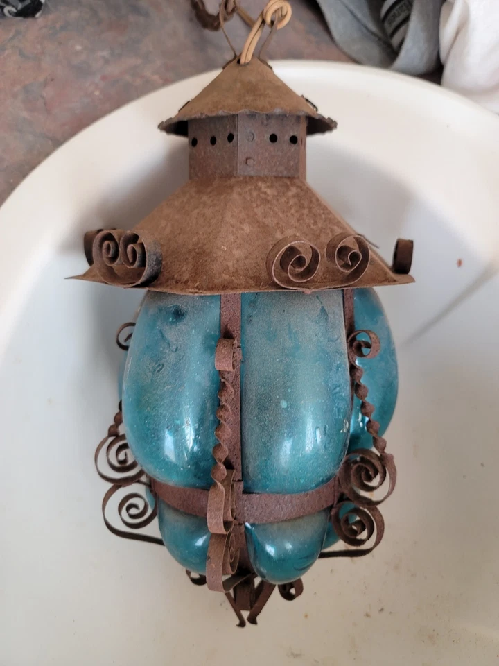 Lámpara araña de vidrio AZUL SOPLADO A MANO DE HIERRO FORJADO ANTIGUA/VINTAGE RARA 14"x 8" Foto 2 de 4