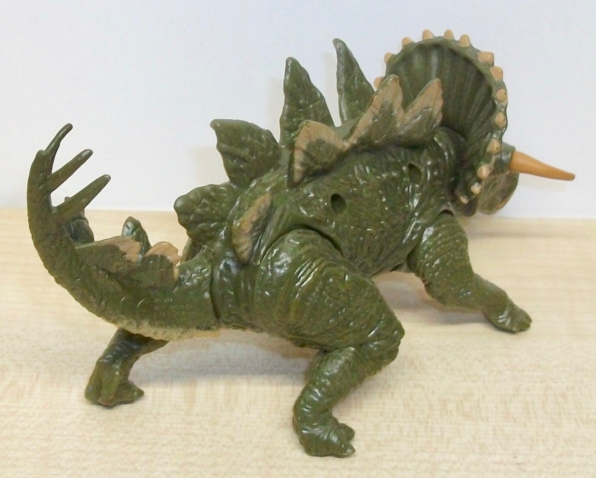 Jurassic World Stegoceratops フィギュア s-l1200.jpg