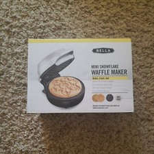 NIB Bella Mini Waffle Maker Christmas Snowfla...