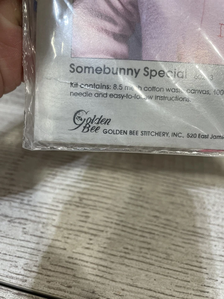 Kit de punto de cruz vintage para niños conejo abeja dorada costura nuevo Foto 3 de 4