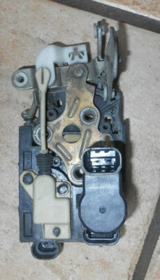 1995-2005 Blazer Jimmy Bravada 4 Door Driver Left Front Door Lock 