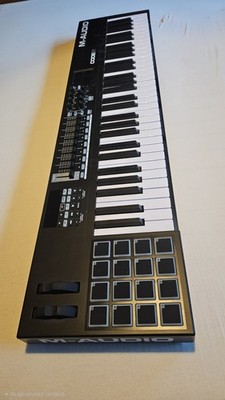 M-Audio Code 61 MIDI Controller Keyboard with Drum Pads & USB Kabel