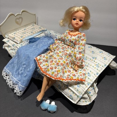 Marx Sindy Doll Slumber Time Set #1222, VTG 1978 w Doll, Nightgown, Slippers Bed
