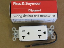 PASS & SEYMOUR C/N PT26362SC-W 20A 125V WHITE SPLIT CIRCUIT DECORATOR RECEPTACLE