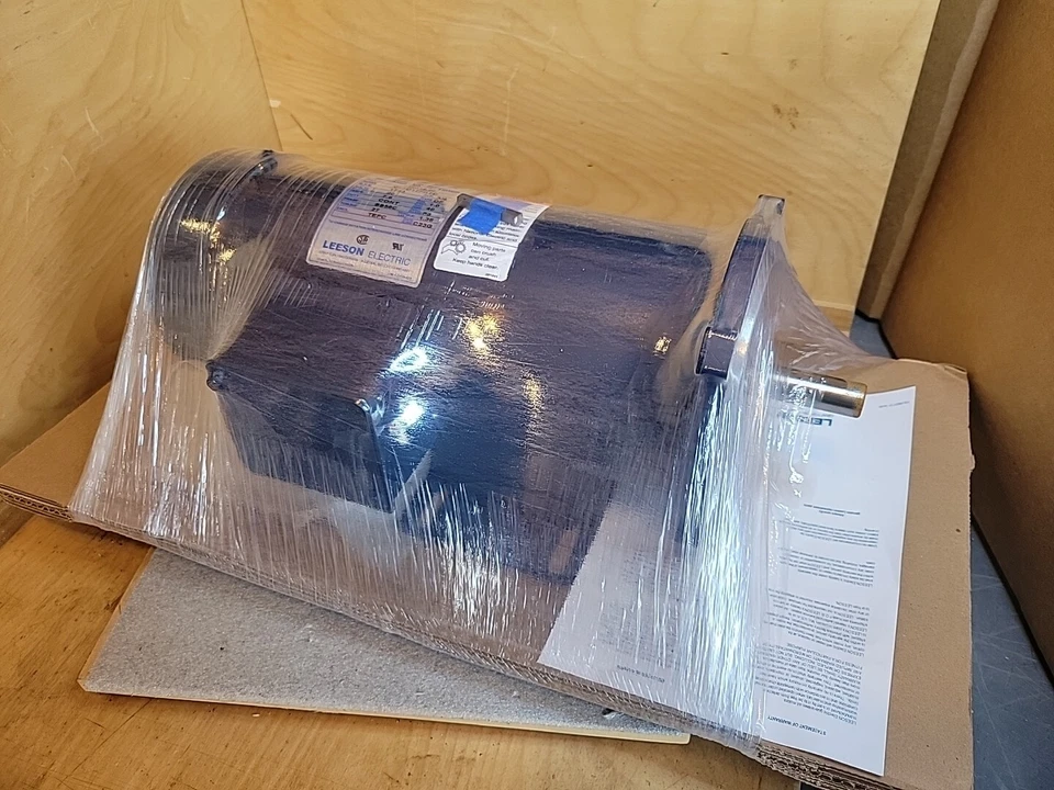 Leeson  DC motor generator wind turbine 1750 RPM  3/4 HP 90V C42D17FK7D - Image 2 of 4