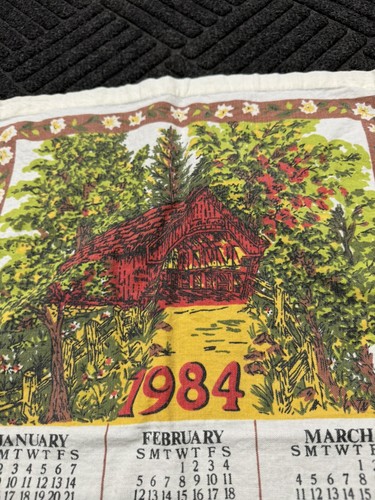 Kalender Leinen Geschirrtuch 1984 rot Scheunenbrücke grüne Bäume - Bild 2 von 7