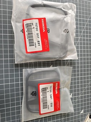 Paar Honda Embleme in schwarz glänzend
