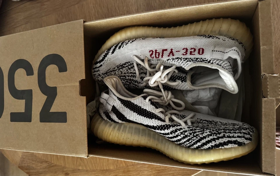 adidas Yeezy Boost 350 V2 Zebra Size 8, photo 1 of 5