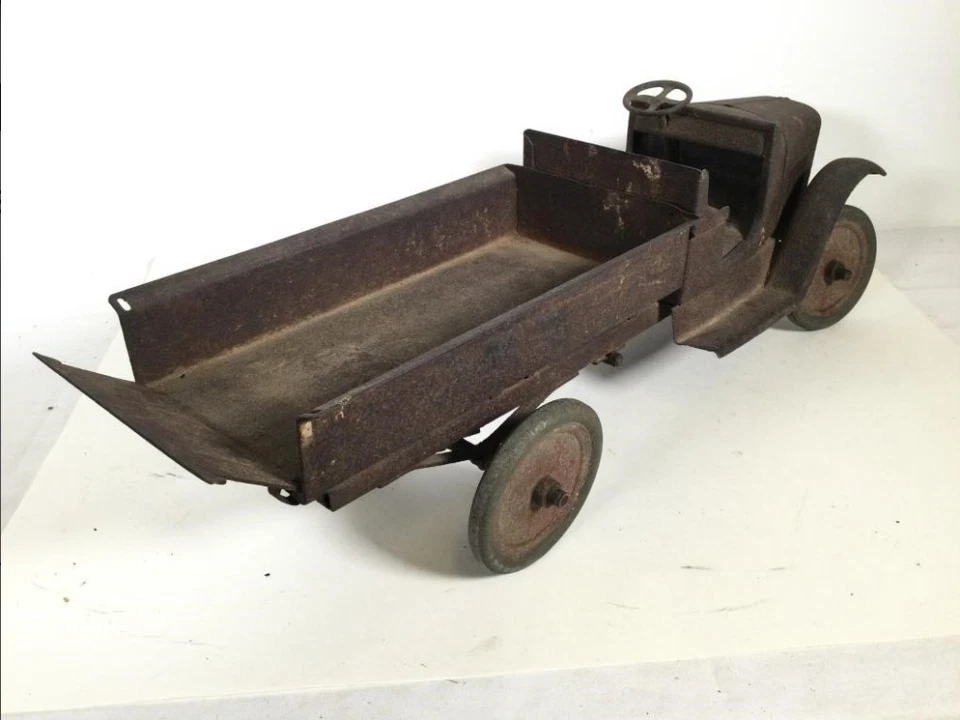 Vintage 1920's Buddy L Pressed Steel Chain Lift Dump Truck Unrestored Original  - Image 4 of 4