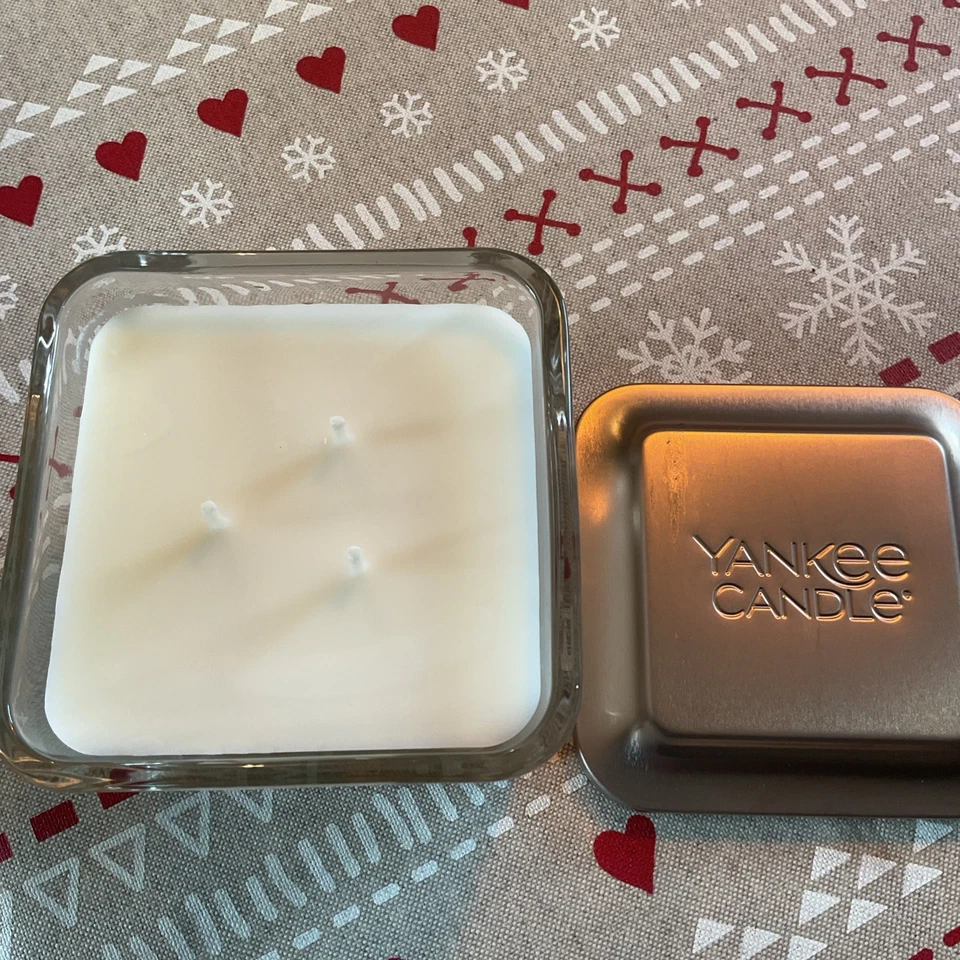 Yankee Candle Sheer Linen Medium Elavation  3 wick 347g Candle  - Image 3 of 4