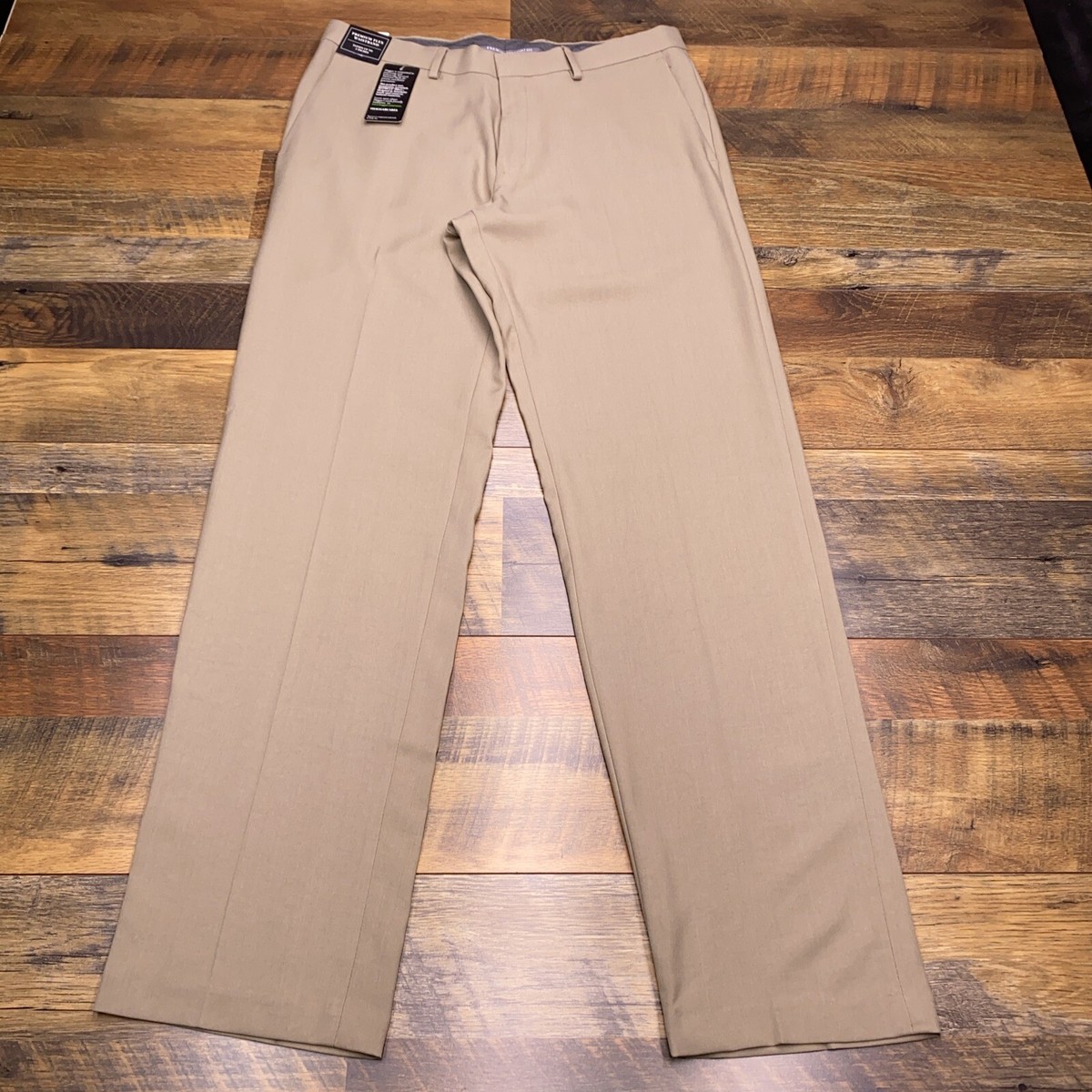 Haggar Prenium Comfort Dress Pants 32x32 Khaki Stretch Straight