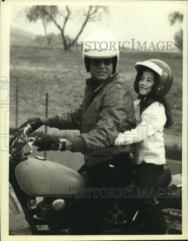 1980 Press Photo Erik Estrada and Tonya Crowe, "CHiPs" - nop24957