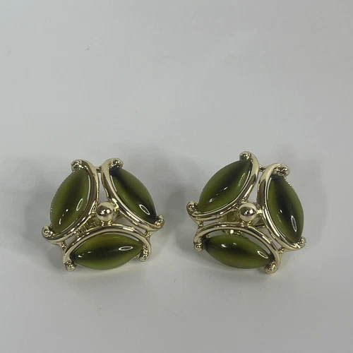 Vintage Emmons Gold Tone Green Stone/Glass CLIP-ON Earrings Costume Jewelry