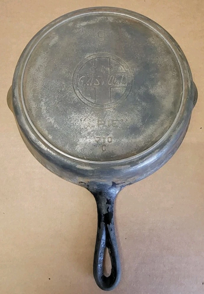 Griswold "ERIE" Cast Iron #9 Skillet Large Slant Logo with Heat Ring 710C