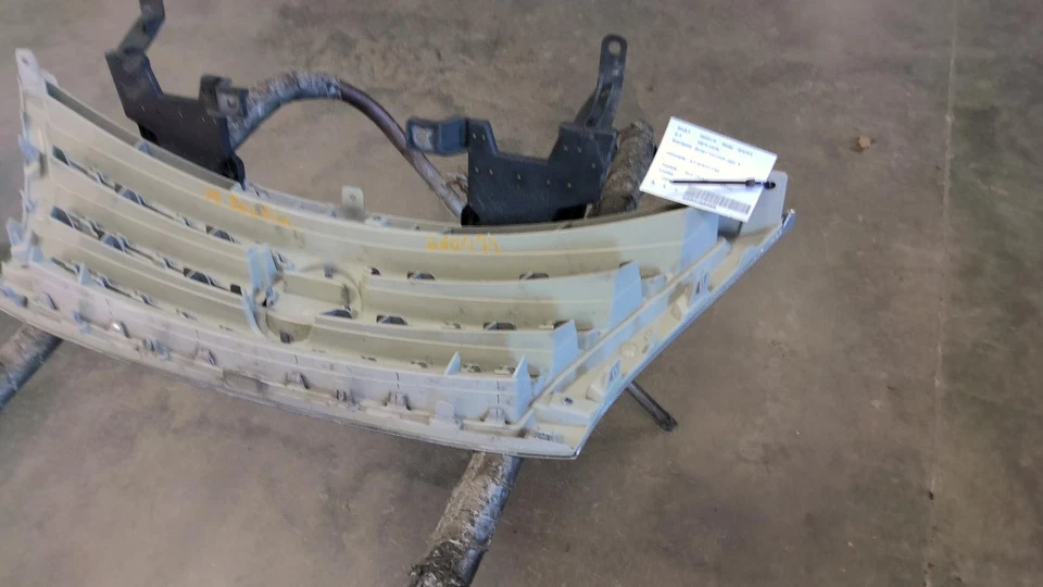 Parrilla superior usada se adapta a: Nissan Sentra 2014 parachoques montado superior FE grado superior A Foto 4 de 4