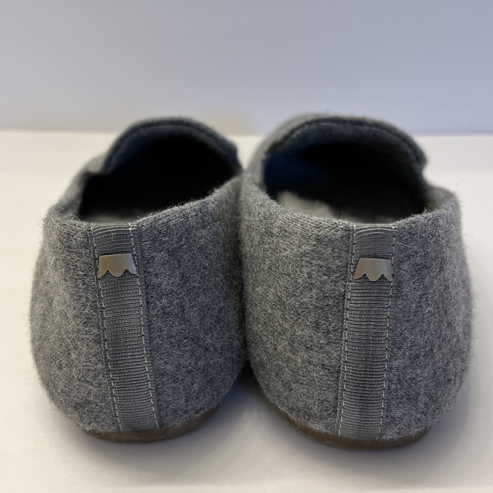 APL Birdies pantofola da fumo da donna grigia lana foderata pelliccia sintetica piatta 5 5