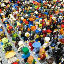 LEGO HUGE LOT OF 500 MINIFIGURES RANDOMLY PIC...