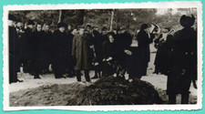 LATVIA LETTLAND Funeral Ceremony at the Cemetery VINTAGE PHOTO 260