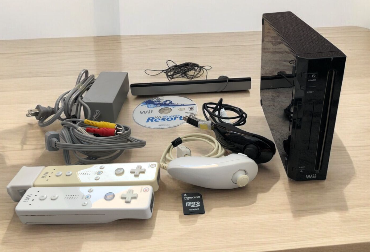 Black Nintendo Wii Console Bundle with Memory Card, Game Disc & 2