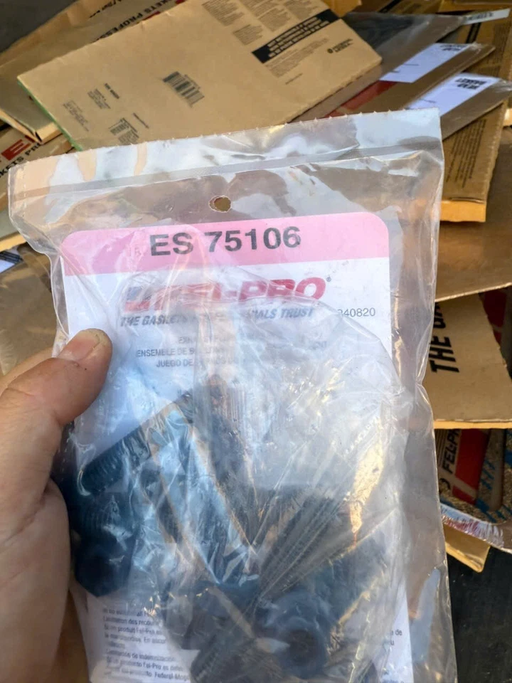 Juego de tuercas de brida de escape ES 75106 Felpro para Chevy SaVana Express Van Yukon 2500 Foto 2 de 2