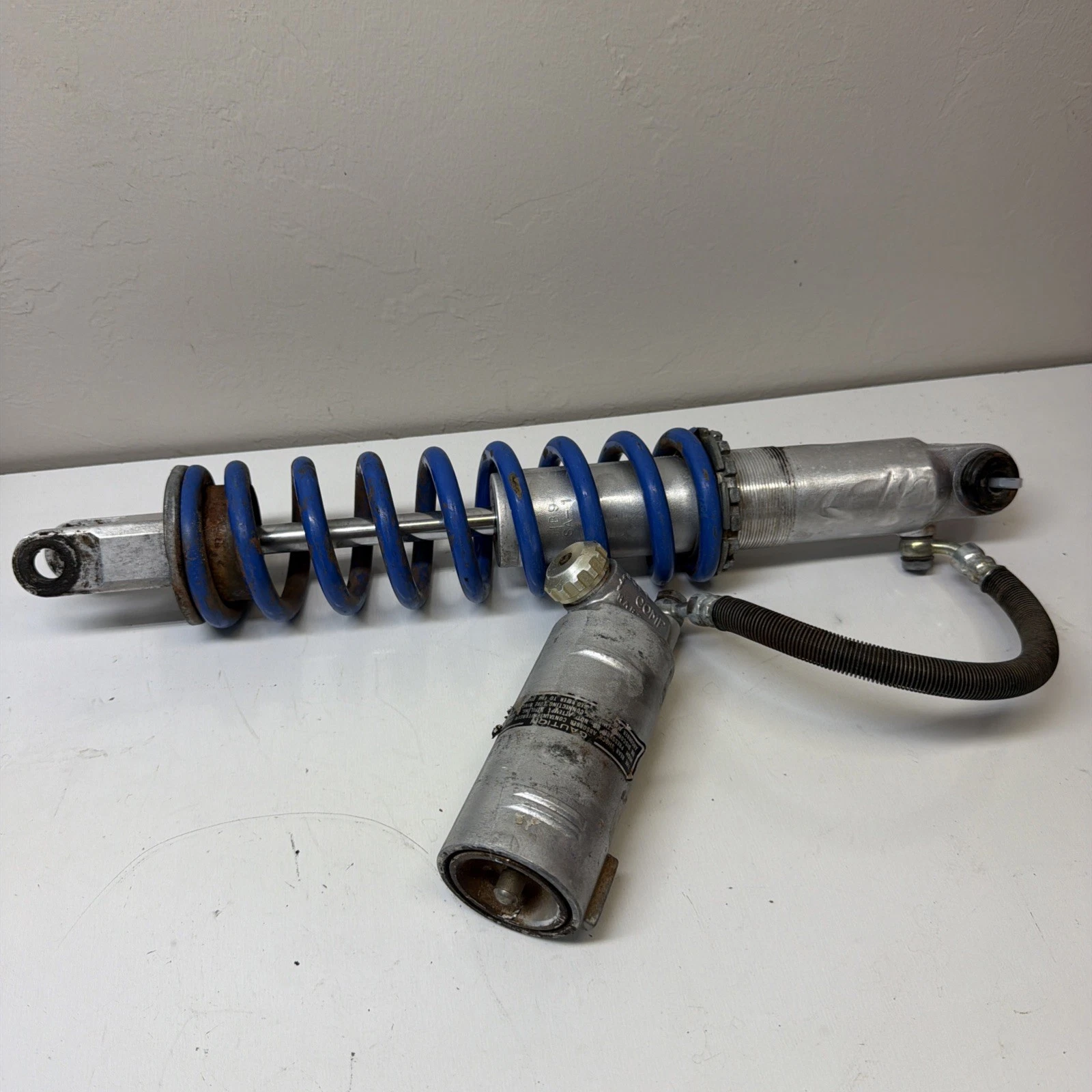 86 87 88 89 HONDA TRX 250 R OEM REAR SHOCK SUSPENSION MINT GOOD SHAPE