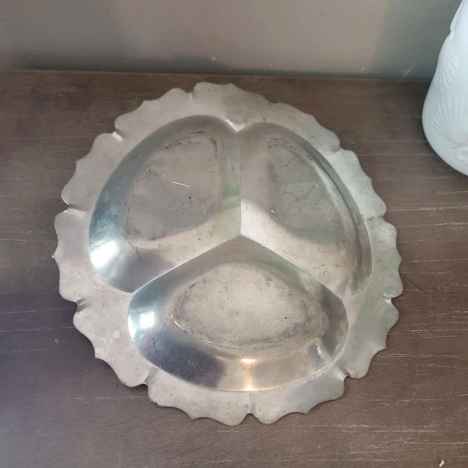 Vintage solid Pewter 3 Compartment Serving Tray With Handle - Image 4 of 4