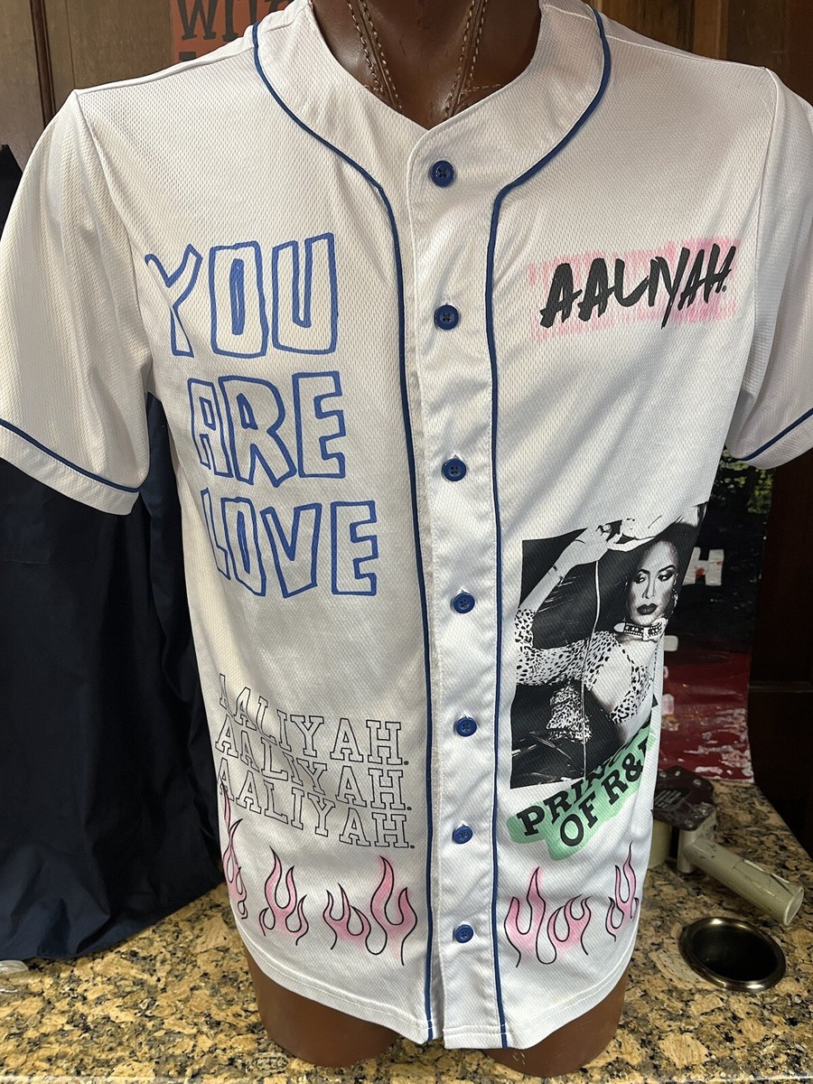 AALIYAH Princess of R&B スウェット　アリーヤ AALIYAH Princess of R&B スウェット アリーヤ | 古着屋 the moon