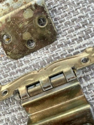 LOT OF 4 RUSTY METAL HINGES HARDWARE CABINET -FURNITURE- DOOR-FRENCH PROVINCIAL - Picture 2 of 3