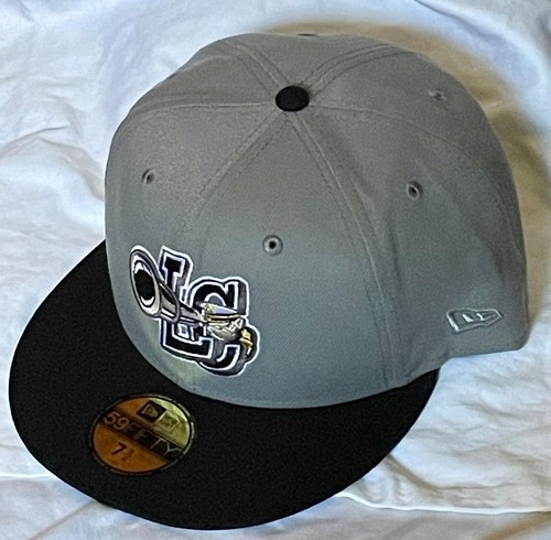 SOMBRERO/GORRA CON LOGOTIPO RETRO LAKE COUNTY MILB NUEVA ERA 59FIFTY GRIS Y NEGRO NUEVO CON ETIQUETAS - Imagen 3 de 6