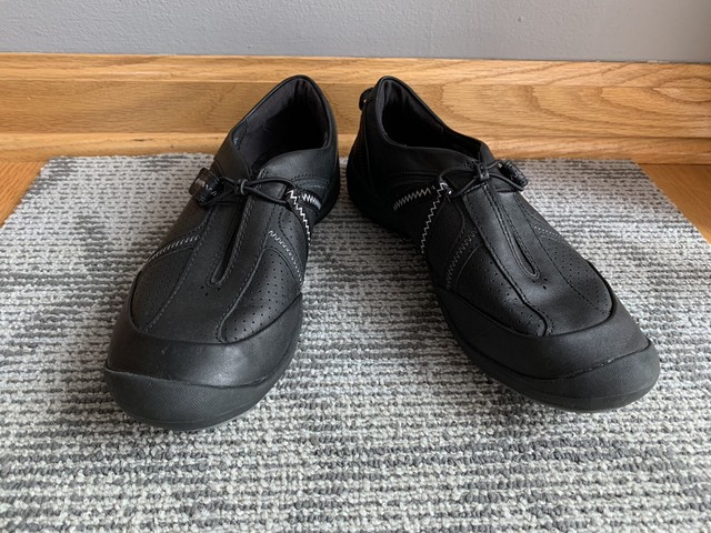 clarks asney slip on