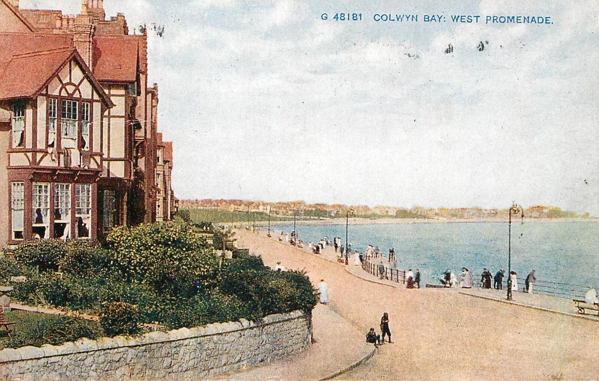 COLWYN BAY WEST PROMENADE POSTCARD UK