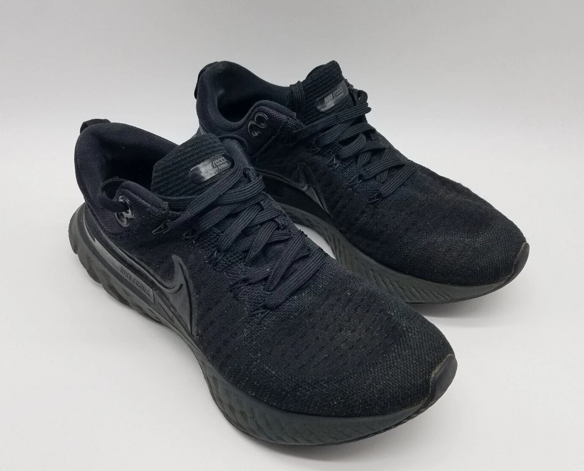 Nike epic react shop triple black on feet