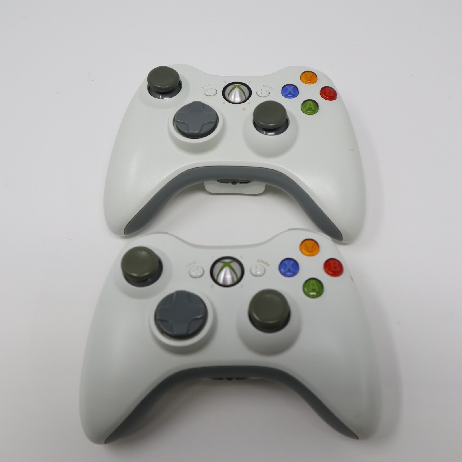 Xbox 360 White Console in Box w/Power, Cables,2 Controllers, TESTED