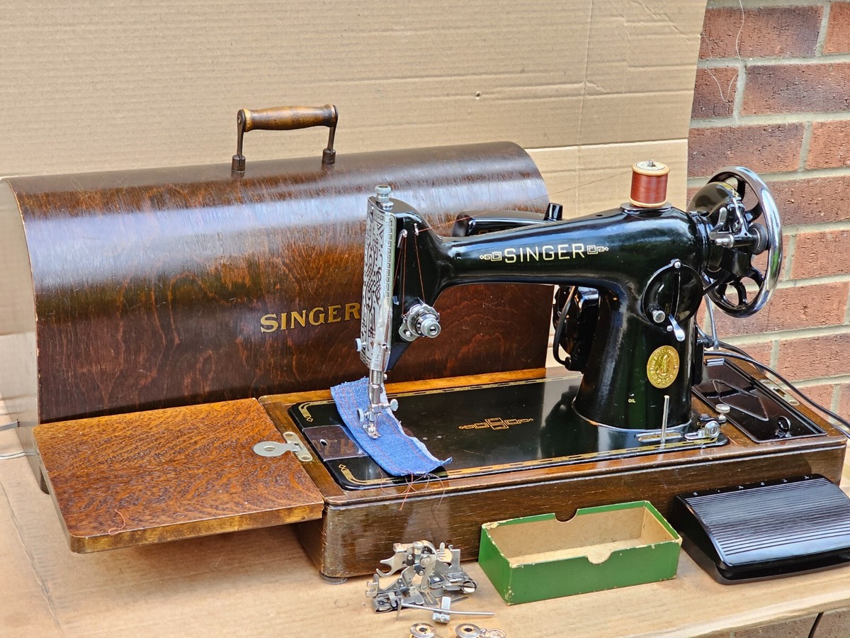 Vintage Singer 201, 201K3 electric sewing machine with