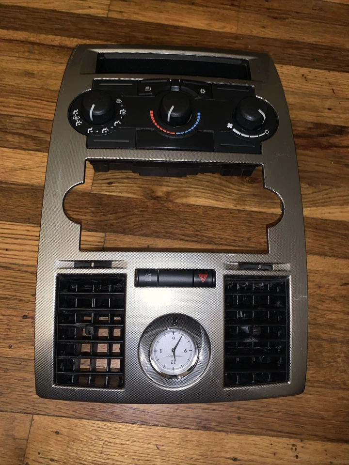 2005-2007 CHRYSLER 300 OEM AC HEATER CLIMATE CONTROL RADIO VENT BEZEL TRIM 300C - Image 3 of 4