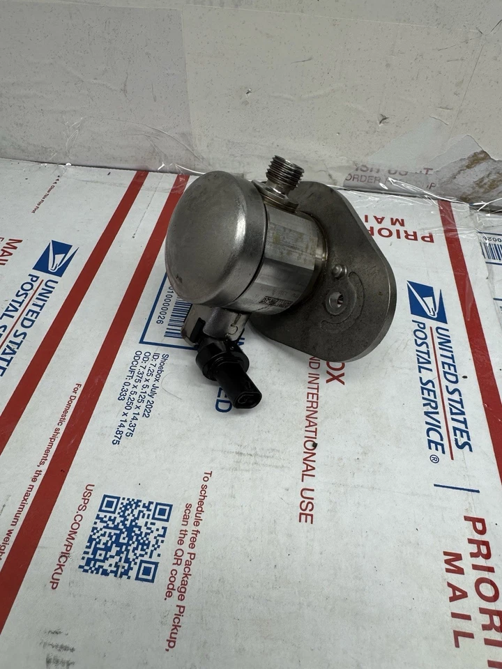 BMW M850I 2019-2023 4,4 L genuino motor lado derecho bomba de combustible de alta presión OEM Foto 2 de 4