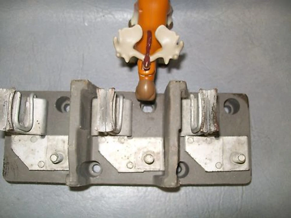 Square D Fuse Clip Base N252173 200 Amp 600 V from a Fuse Disconnect - Image 2 of 4