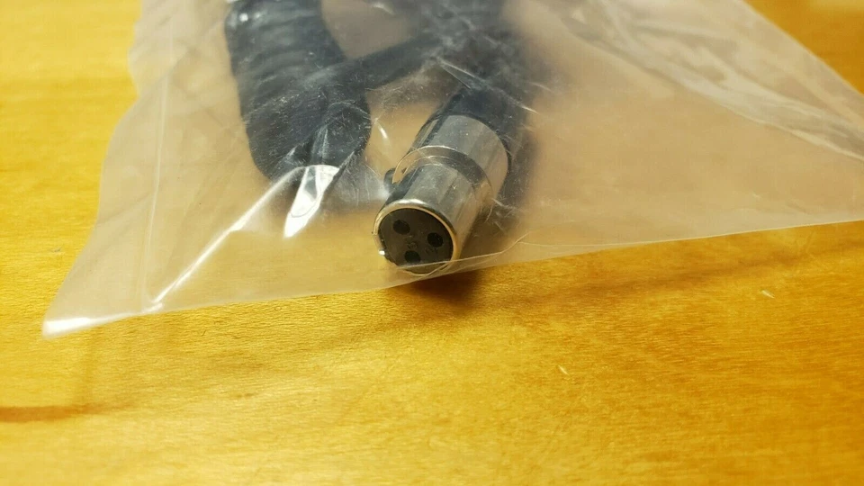 Shure WA451 1' (0.30m) Output Cable TA3-F to 3p XLR-M Stereo Connectors for UR5 - Image 2 of 3