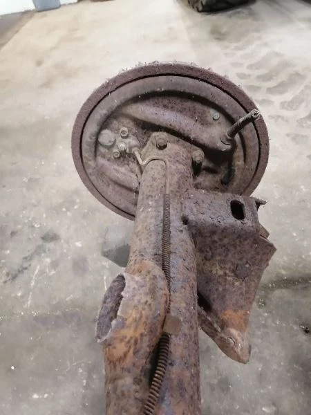 Cubierta redonda eje trasero 10-1/4x9-1/2 se adapta a 80-90 CAPRICE 1200753 Foto 3 de 4