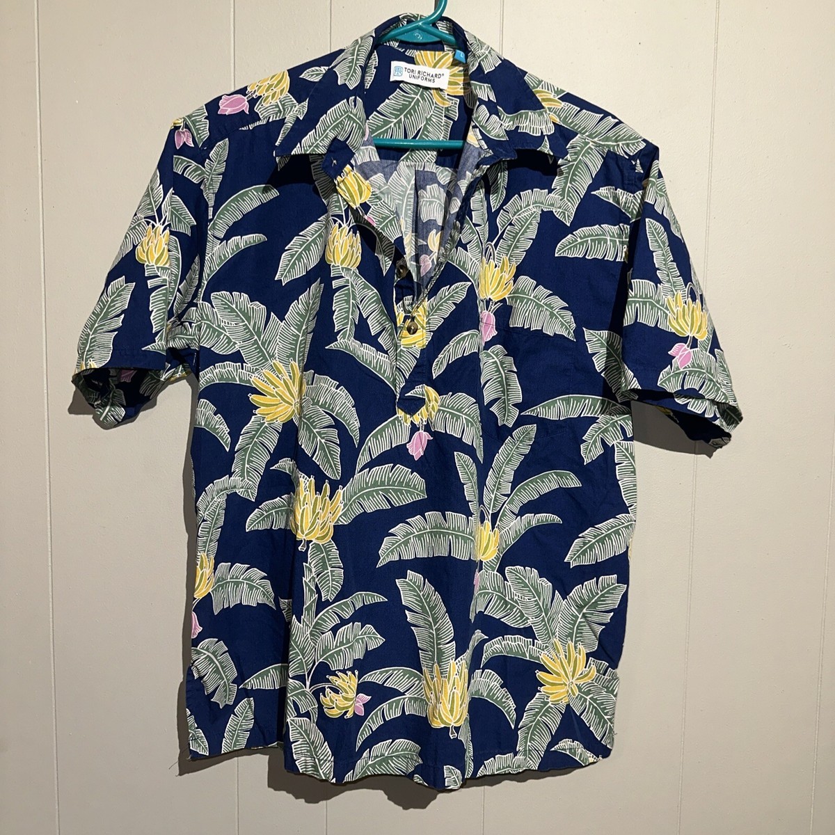 Tori Richard Uniforms Men Shirt L Pull Over Tunic SS 1/2 Button Hawaiian Bin B10