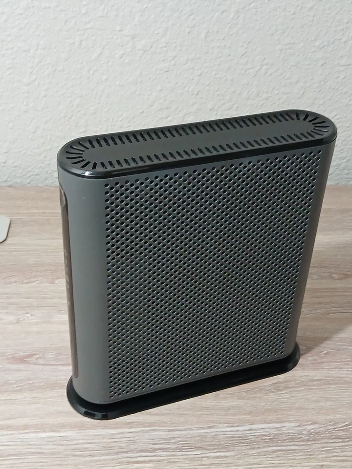 Motorola MG7700 AC1900 Dual-Band DOCSIS 3.0 Cable Modem WiFi Router w Power Cord - Image 3 of 4