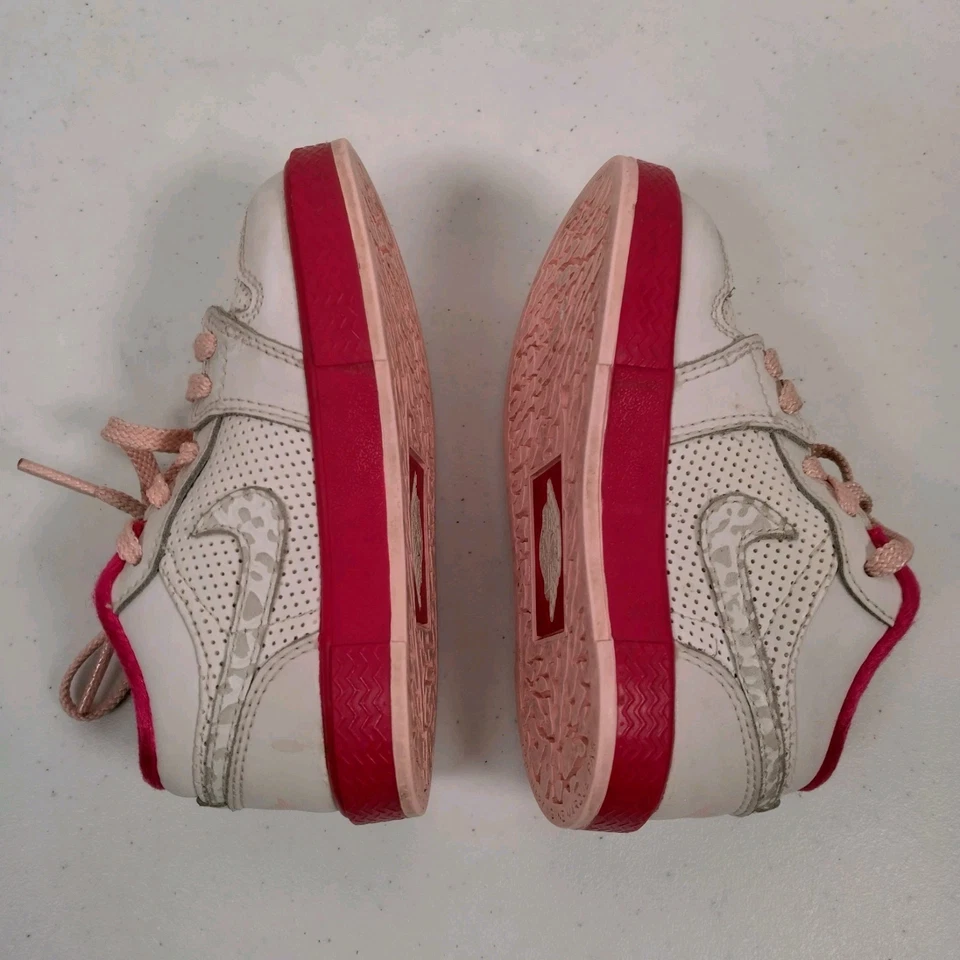 Air Jordan 1 Retro Baja Flexibilidad Niño Pequeño 7C Zapatos Snaekers Blanco Rosa 487287-100 Foto 3 de 4