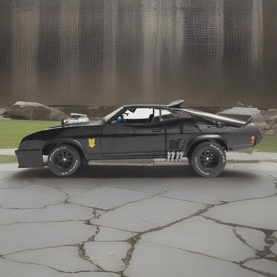 MFP “Mad Max” Black Ford Falcon XB Police Interceptor Ut WORKING LED LIGHT 1/18 - Image 3 of 4