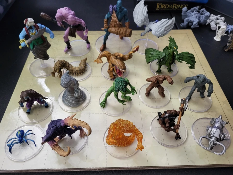 Lote miniaturas D&D. Pintado/sin pintar. Suministros de terreno y miniaturas y pintura Foto 2 de 4